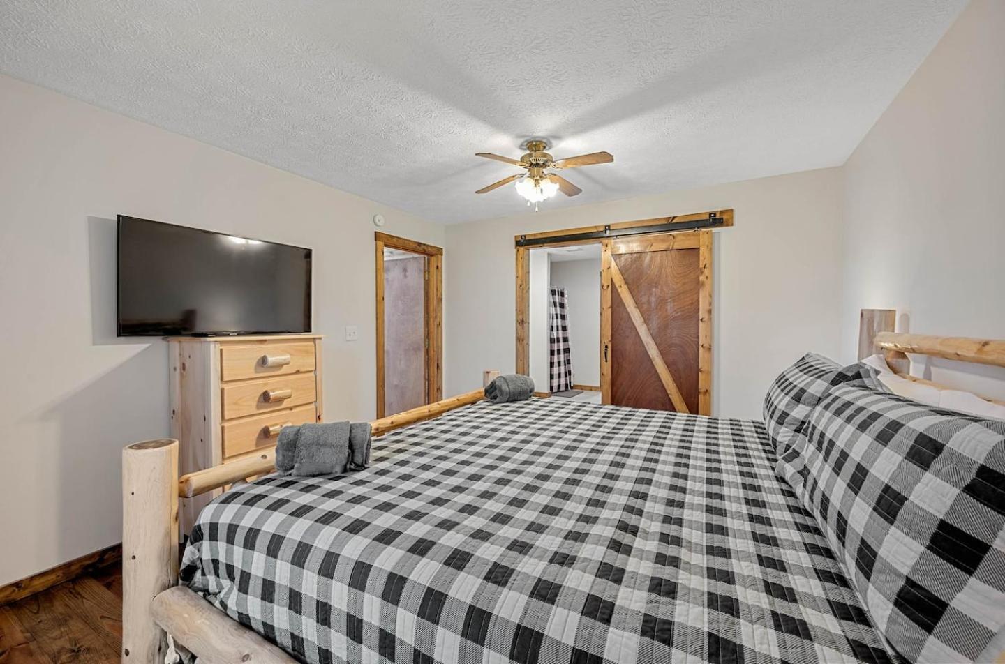 Dog Friendly! Views! Hot Tub! Close To Pf! Gsmnp سيفيرفيل المظهر الخارجي الصورة