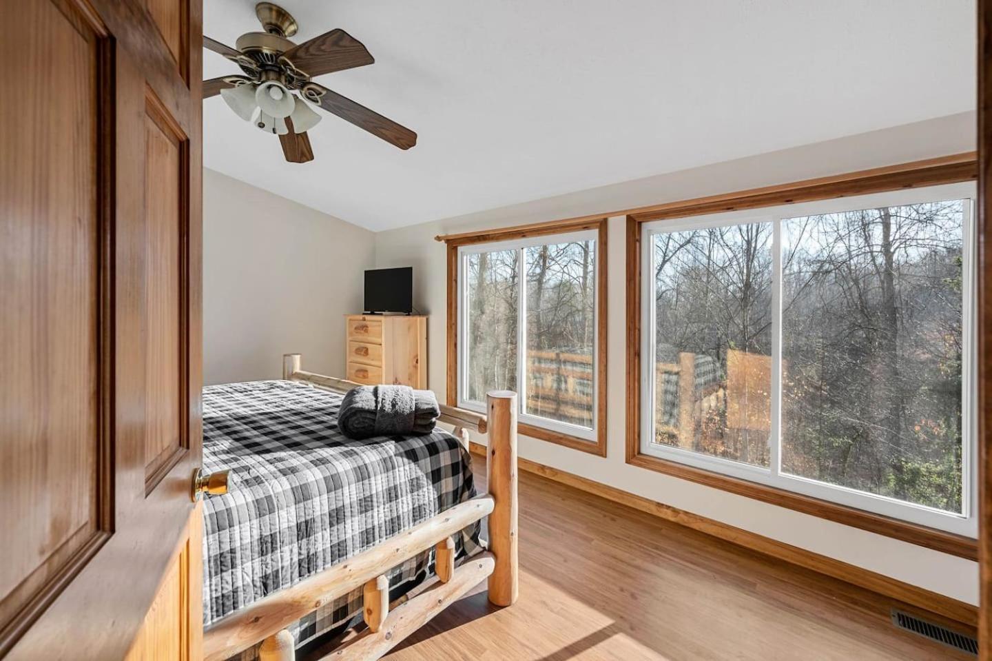Dog Friendly! Views! Hot Tub! Close To Pf! Gsmnp سيفيرفيل المظهر الخارجي الصورة