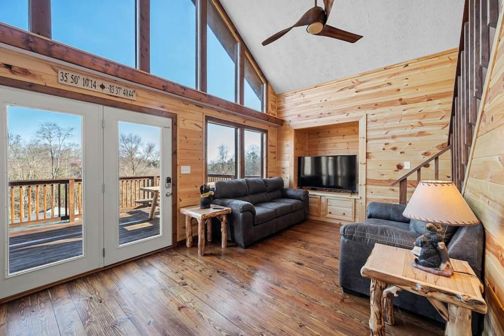 Dog Friendly! Views! Hot Tub! Close To Pf! Gsmnp سيفيرفيل المظهر الخارجي الصورة