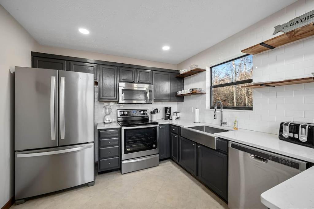 Dog Friendly! Views! Hot Tub! Close To Pf! Gsmnp سيفيرفيل المظهر الخارجي الصورة