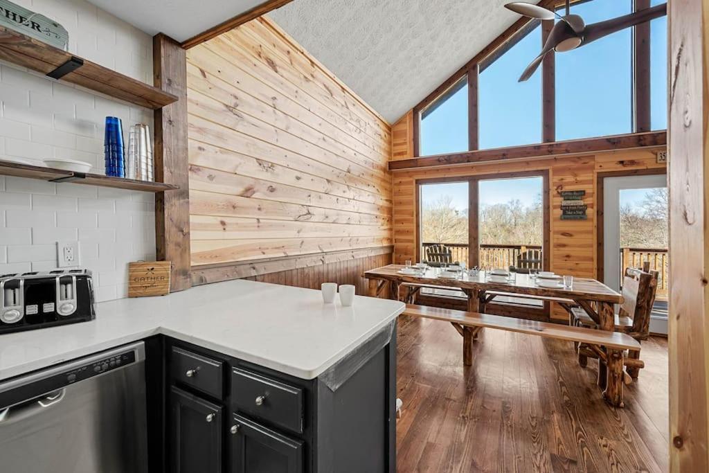 Dog Friendly! Views! Hot Tub! Close To Pf! Gsmnp سيفيرفيل المظهر الخارجي الصورة